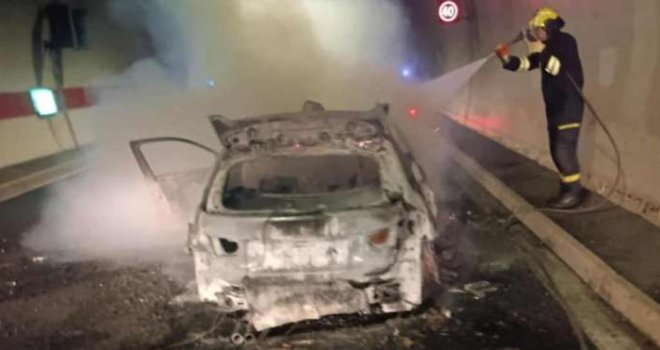 Detalji haosa na autocesti Sarajevo - Konjic, u tunelu Ivan: Automobil austrijske porodice potpuno izgorio