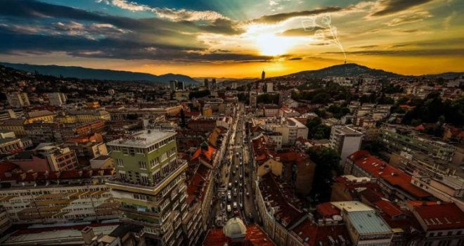 Sve spremno za audio-vizuelni spektakl u Titovoj ulici: Najveći plesni podij u regionu