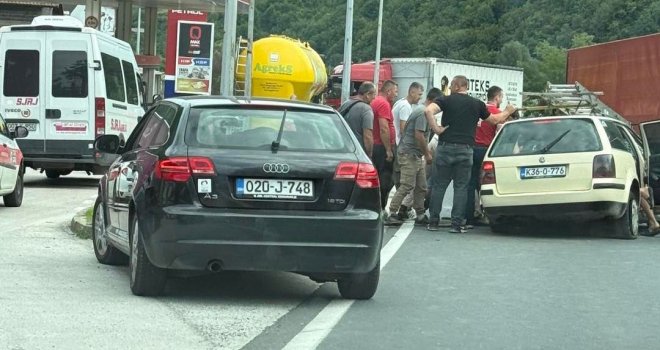 Teška nesreća kod Žepča: Sudar kamiona i automobila, ima povrijeđenih