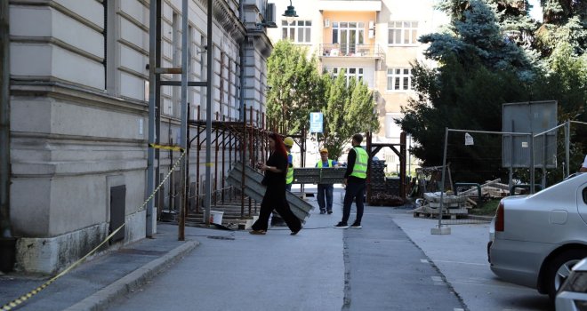 Počela rekonstrukcija zgrade Vlade KS prvi put nakon protesta 2014. godine