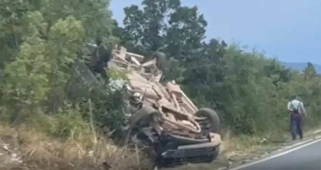 Stravična saobraćajna nesreća u Hercegovini: Povrijeđene četiri osobe