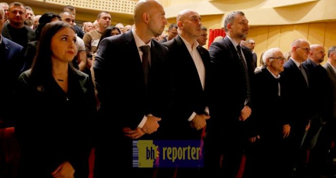 Sala ispunjena do posljednjeg mjesta: Premijera filma 'Kapetan Hajro – heroj otpisanih teritorija' u Tuzli